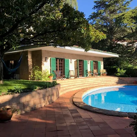 Pool House At Entre Rochas 아우카비데시
