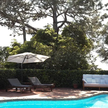 Pool House At Entre Rochas
